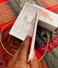 Iphone 6s plus.   Whatsapp contact 03172295770