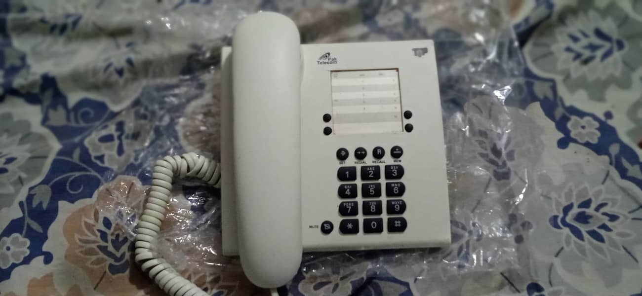 simple landline telephone working condition undamaged 3