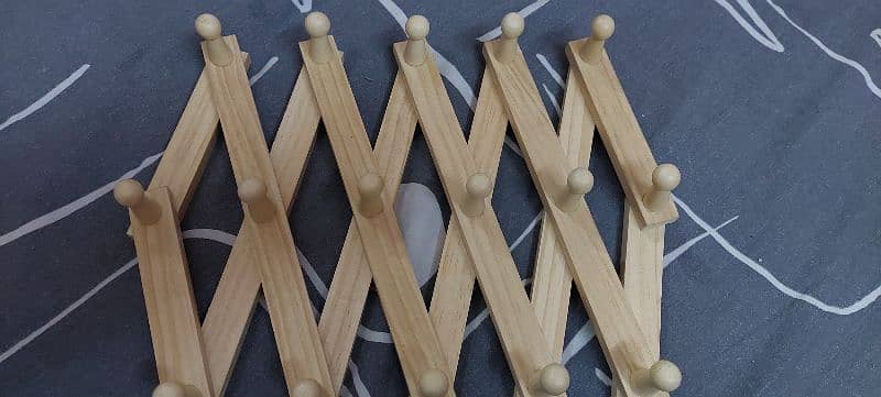 Accordian wooden Hooks 0