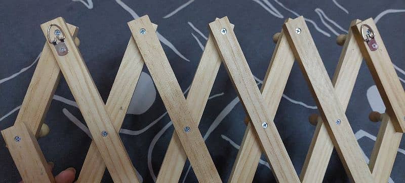Accordian wooden Hooks 2