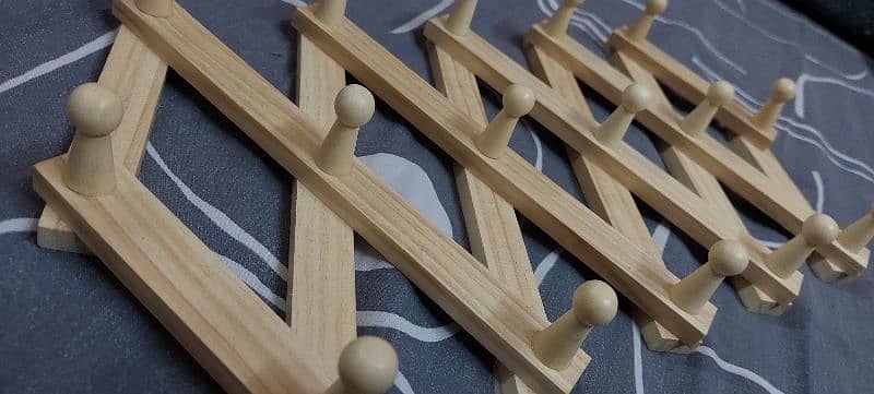 Accordian wooden Hooks 3