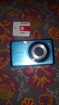 Sony DSC-W220 (Cyber-shot) 12.1 Mega Pixel Digital Camera Made in JAPA 0