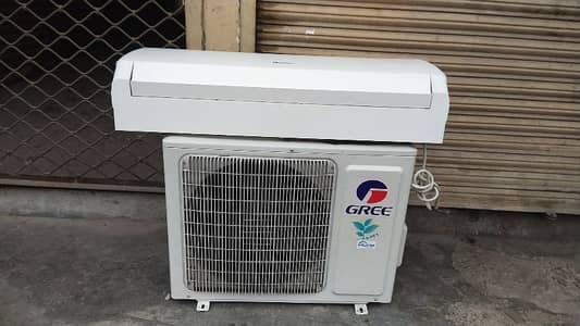 Gree 1.5 ton Dc inverter ac pullar plus only one month use ,new 175000 2