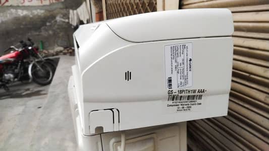 Gree 1.5 ton Dc inverter ac pullar plus only one month use ,new 175000 3