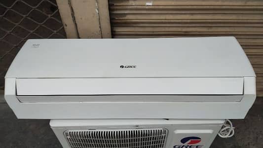 Gree 1.5 ton Dc inverter ac pullar plus only one month use ,new 175000 4