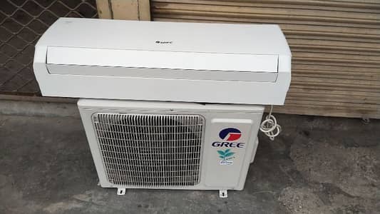 Gree 1.5 ton Dc inverter ac pullar plus only one month use ,new 175000 11