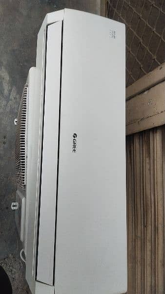 Gree 1.5 ton Dc inverter ac pullar plus only one month use ,new 175000 13
