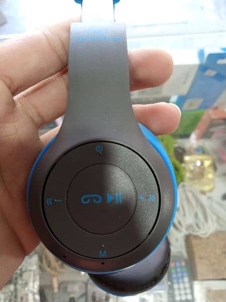 p47 wireless headphones 2