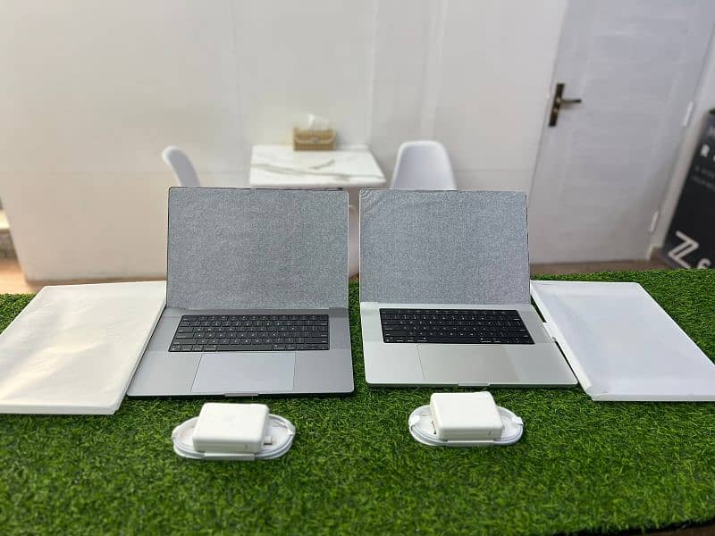 MacBook Air & Pro M1 M2 M3  M1 Pro 13, 14, 16inch  Lush Condition 10