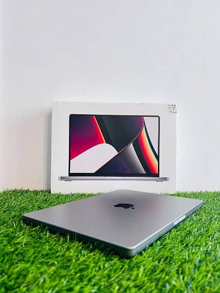 MacBook Air & Pro M1 M2 M3  M1 Pro 13, 14, 16inch  Lush Condition 12