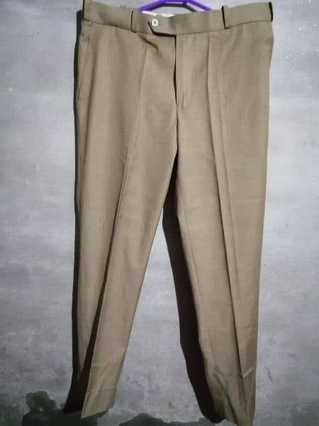 wedding 4 piece Pant coat for sale kindly serious buyer contact 8