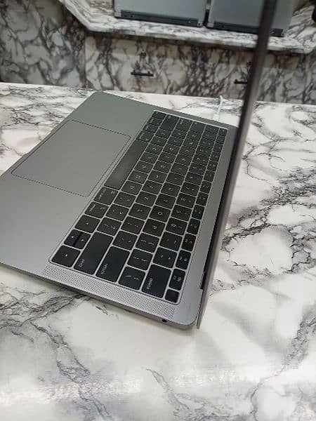 MacBook air 2019 8gb 128gb excellent condition 0