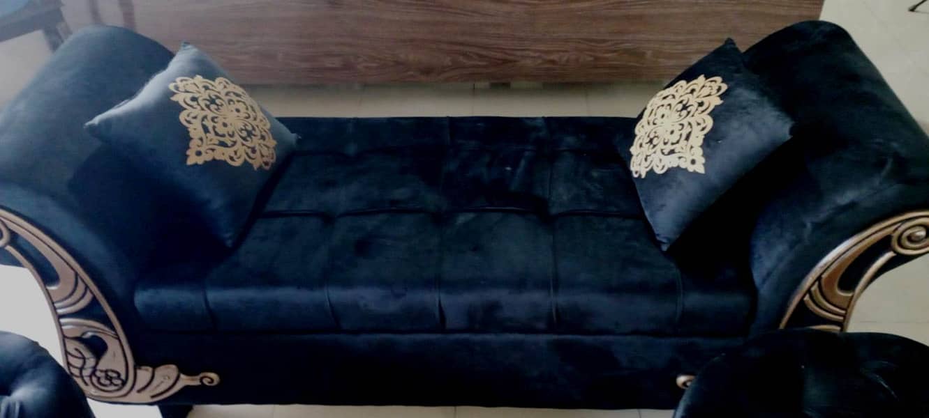 SETTEE Black and Golden Design with Two stools 2