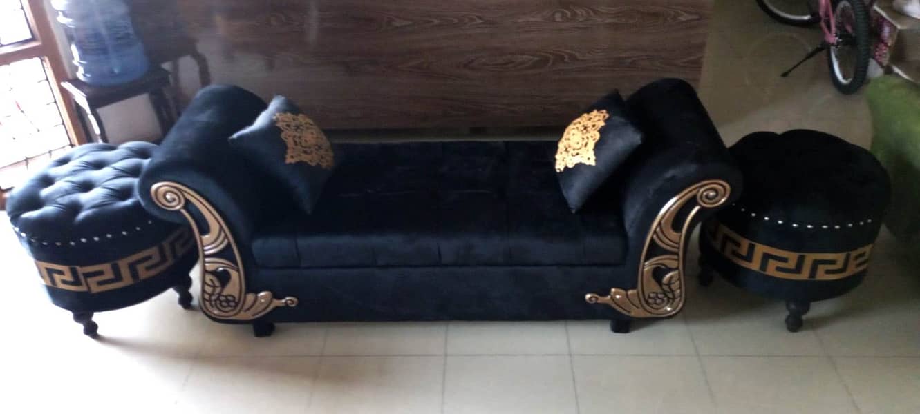 SETTEE Black and Golden Design with Two stools 5