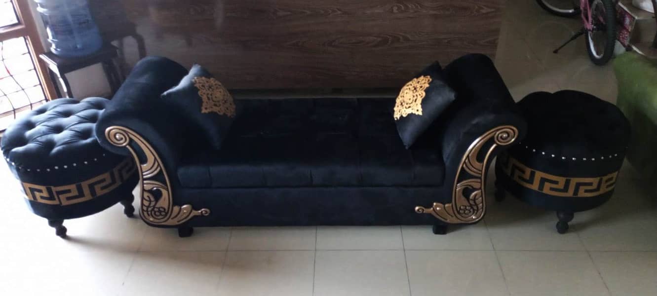 SETTEE Black and Golden Design with Two stools 6