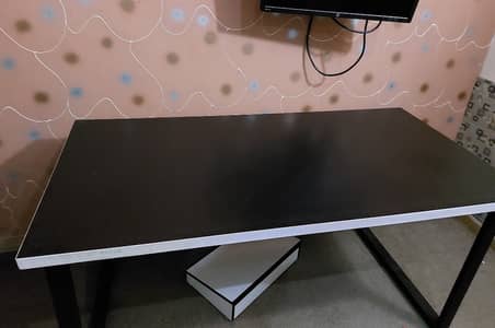 Computer table