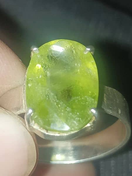 natural peridot 8 carats 0