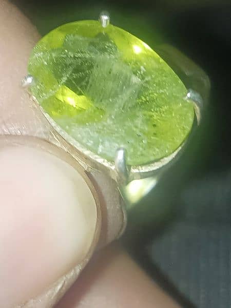 natural peridot 8 carats 2