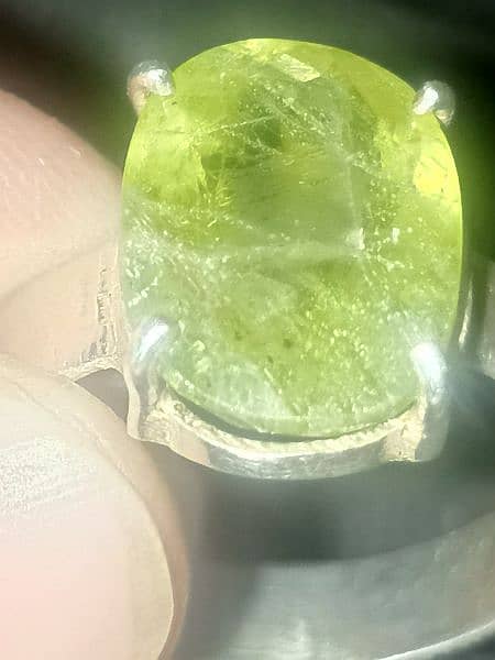 natural peridot 8 carats 3