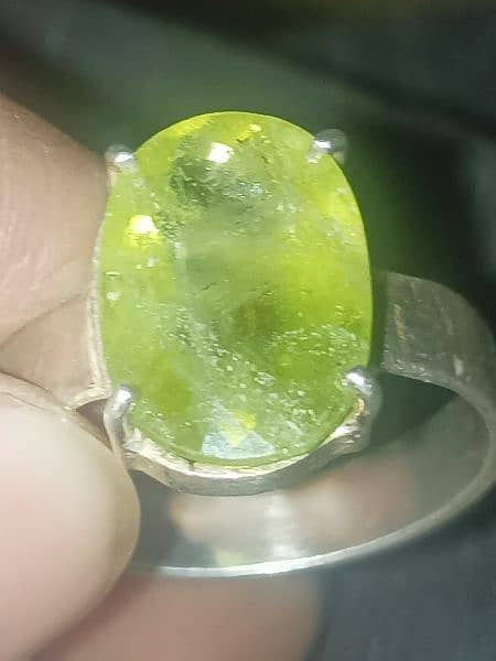 natural peridot 8 carats 4