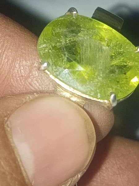 natural peridot 8 carats 8