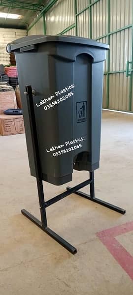 Dustbins with Wheel and pedal 3