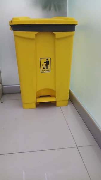 Dustbins with Wheel and pedal 6