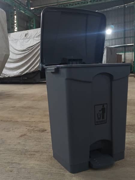 Dustbins with Wheel and pedal 11
