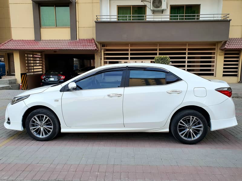 Toyota Corolla Altis Grande CVT-i 1.8 Beige Interior 1