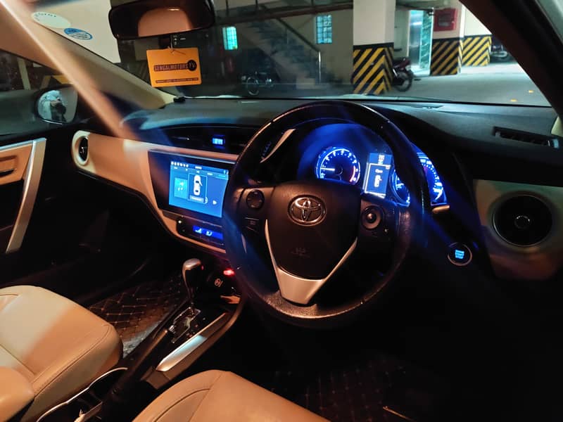 Toyota Corolla Altis Grande CVT-i 1.8 Beige Interior 3