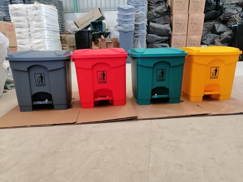 Dustbins with Wheel and pedal 4