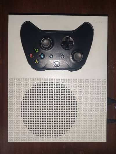 Xbox One S 1TB with 1 Original Controller 1