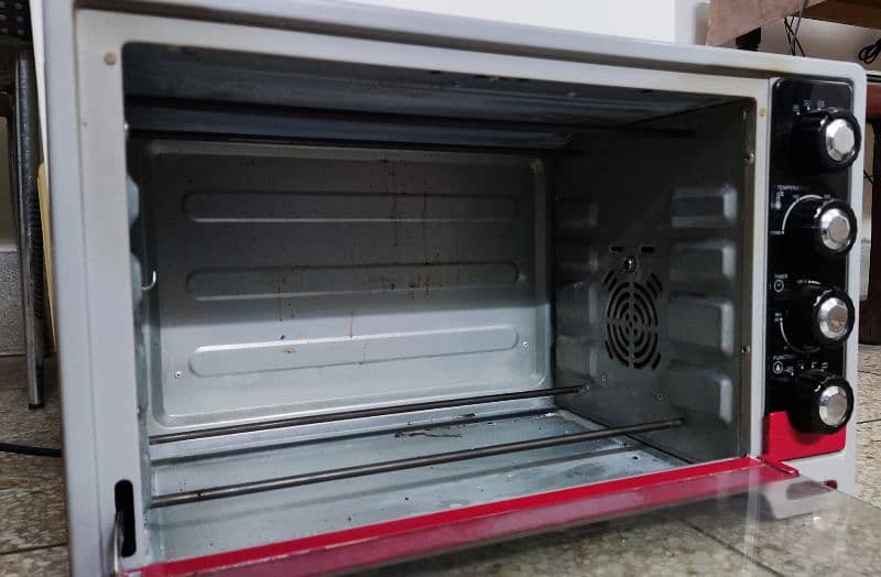 Geepas Electric Oven / Baking Oven 1