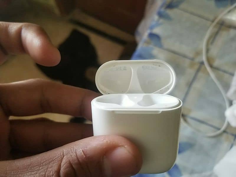 Apple Airpods 2nd generation 9