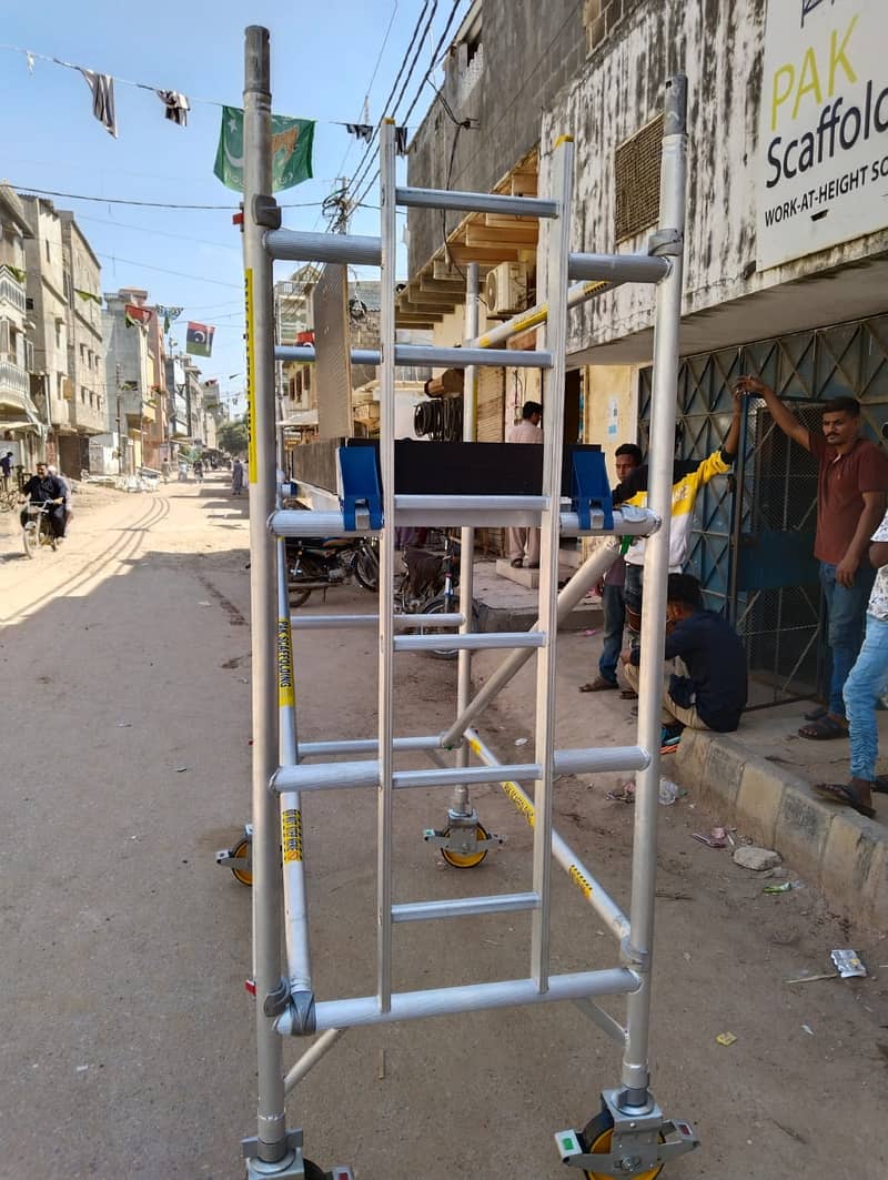 SINGLE WIDTH/NARROW ALUMINUM SCAFFOLDING TOWER 9