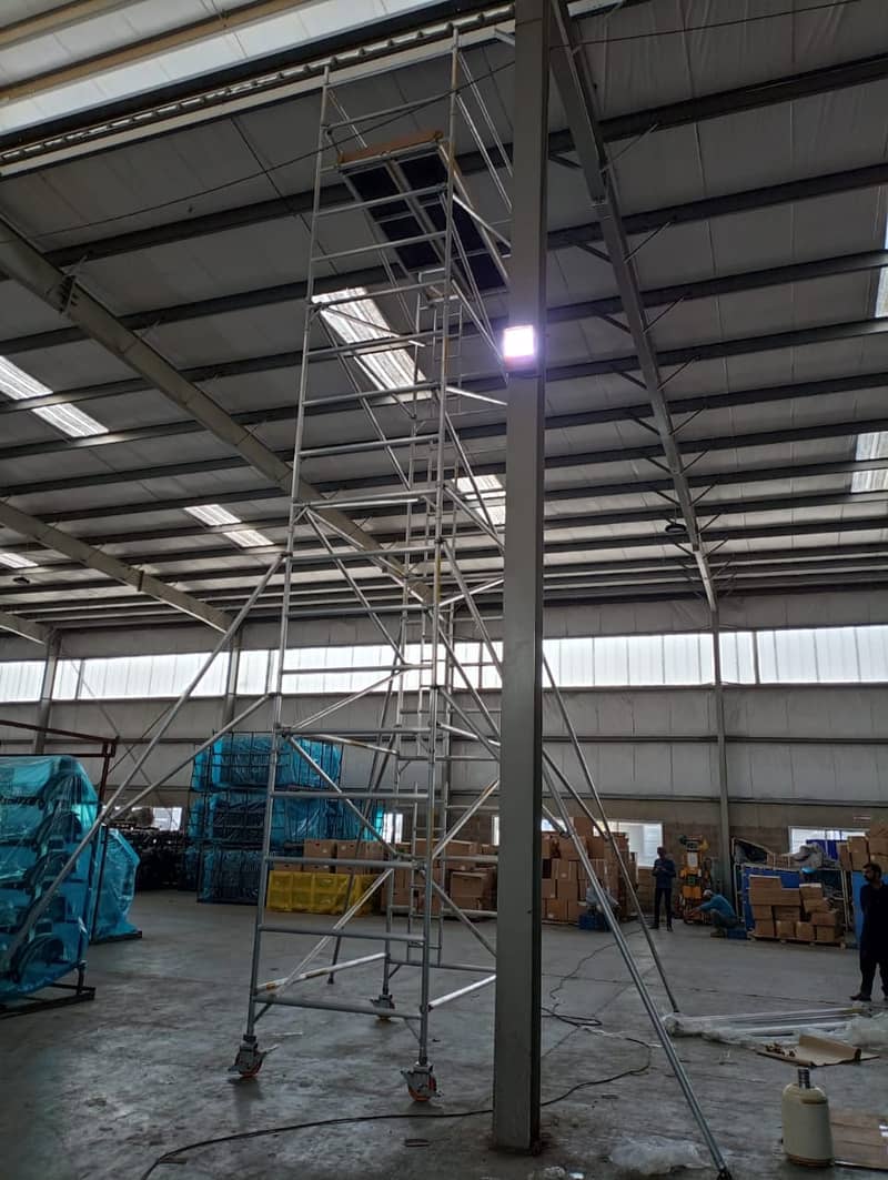 SINGLE WIDTH/NARROW ALUMINUM SCAFFOLDING TOWER 11