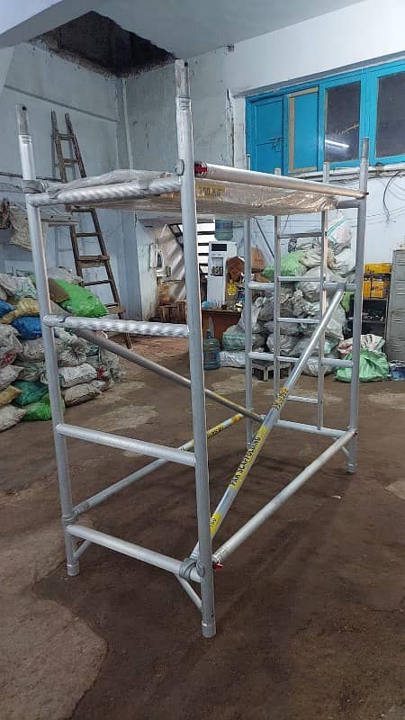 SINGLE WIDTH/NARROW ALUMINUM SCAFFOLDING TOWER 13