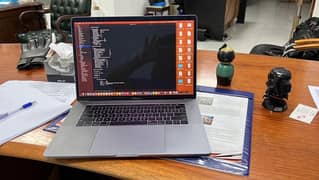 Macbook pro 15 inch 2019 Retina Core i9 0