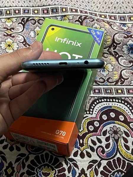 Infinix hot 10 6/128 2