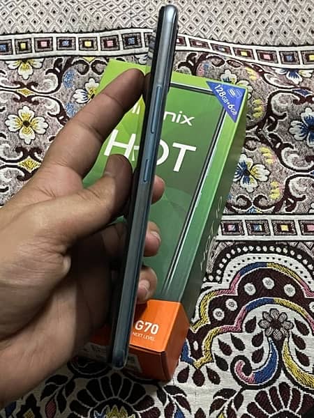 Infinix hot 10 6/128 3