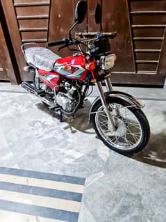 HONDA CG 125 2023 only 5112km original milage