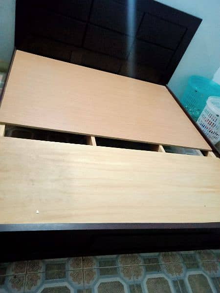 Bed without side tables 2