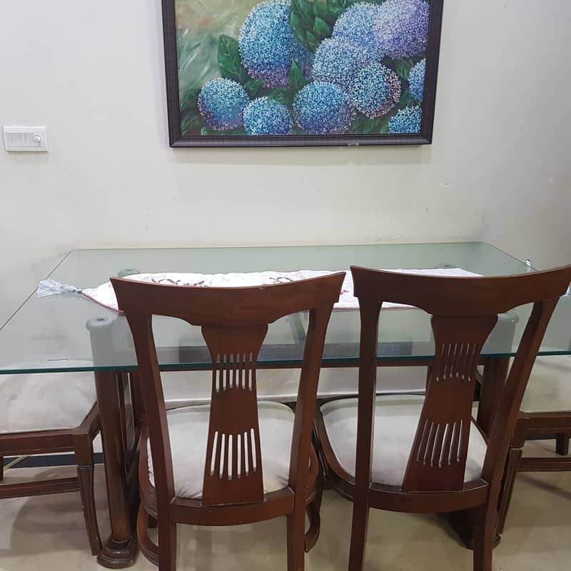 6 seater dinning table. 1