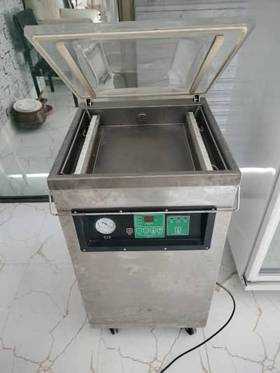 Vacuum packing machine