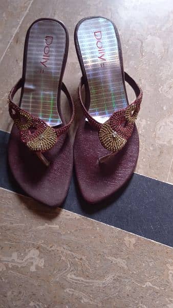 Elegant design beautiful colour fancy chappal for sale 1