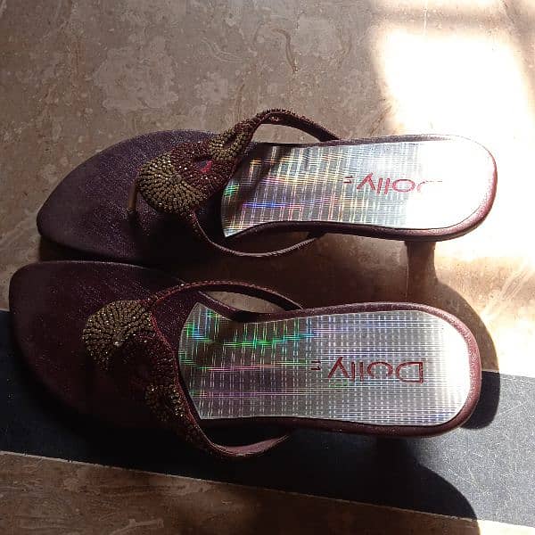 Elegant design beautiful colour fancy chappal for sale 2