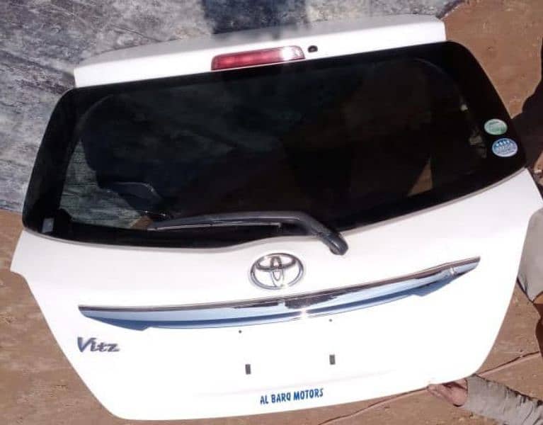 Toyota vitz back digi 2016 white color 1