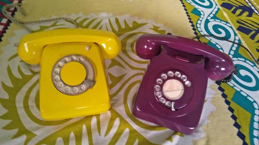 old antique  dialer landline telephone 1