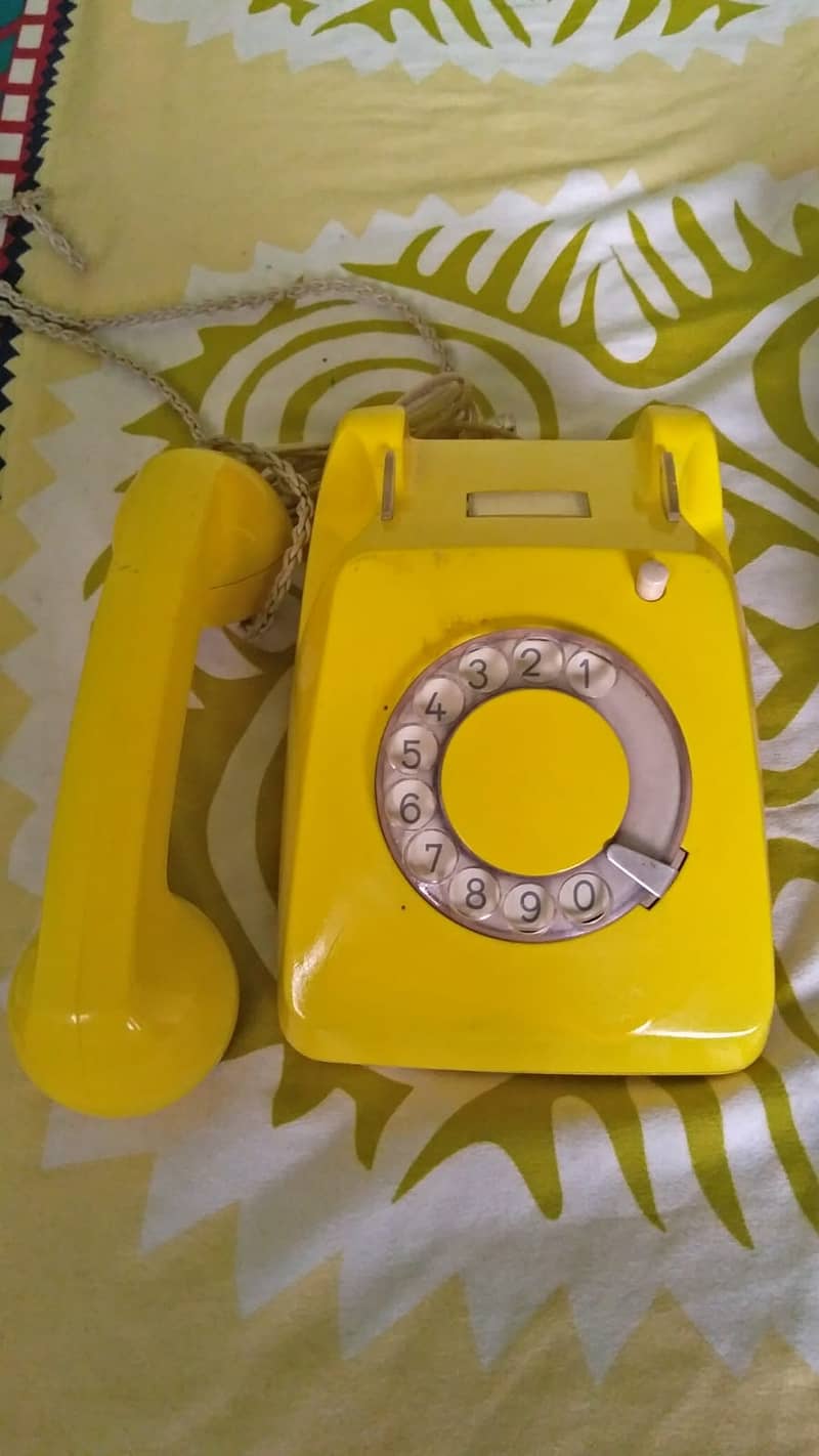 old antique  dialer landline telephone 2