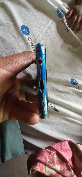 I am selling my HUAWEI P20 light 11